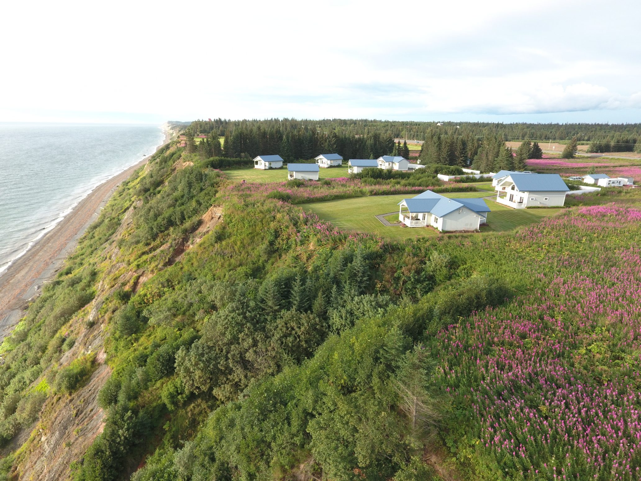 soaring eagle lodge alaska cottages on cliff overlooking cook inlet